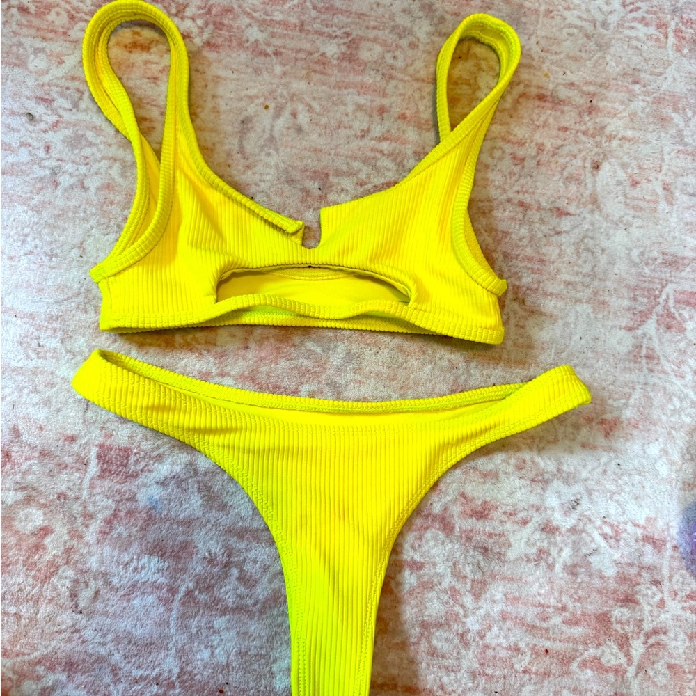 Frankie’s bikini set.